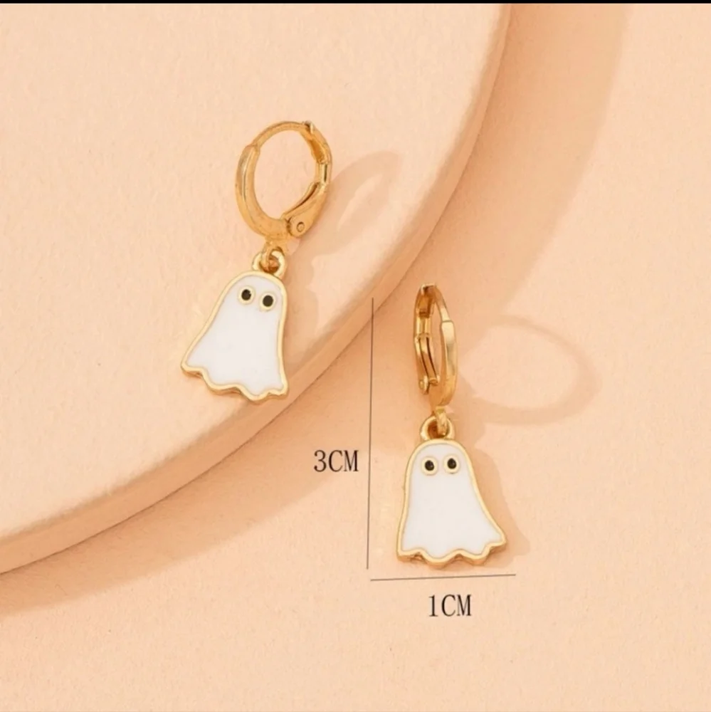 Ghost Earings - Picture 3 of 4
